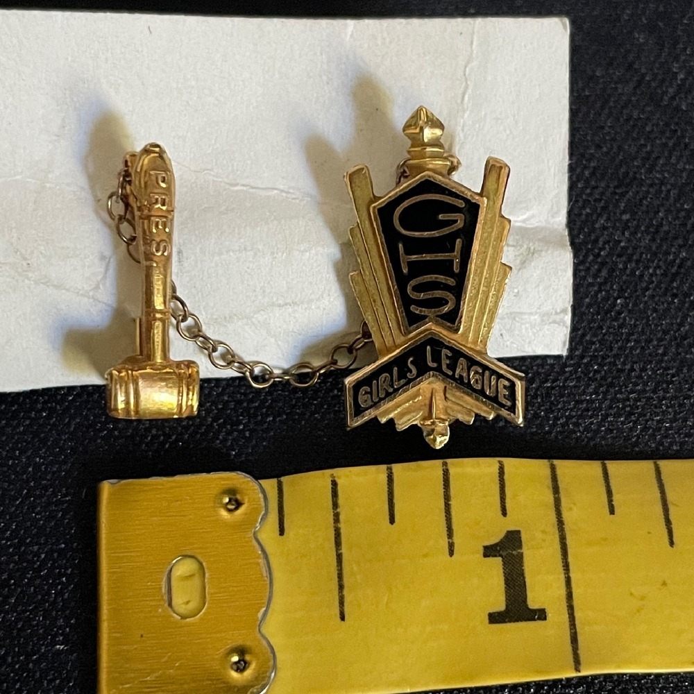 Vintage Girls League President Pin Gavel Brooch Gold Tone Officer Jewelry GHS
